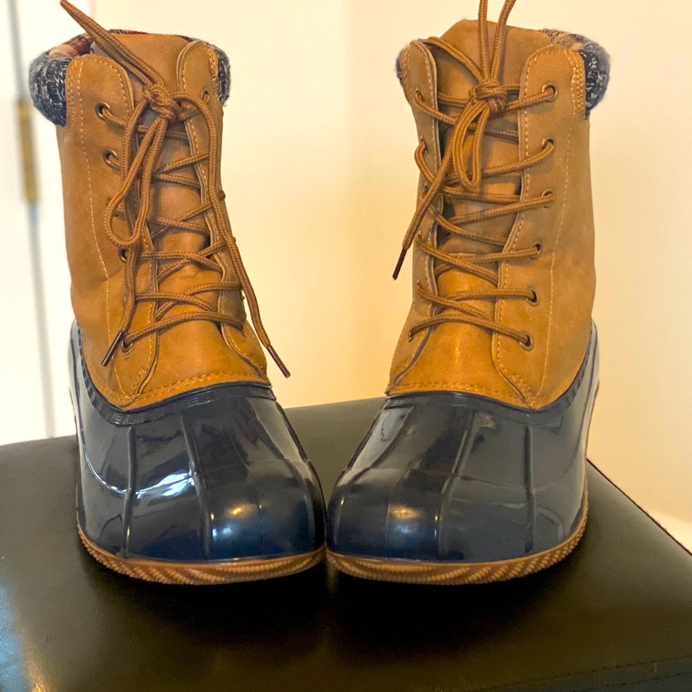 Evi Duck Boot